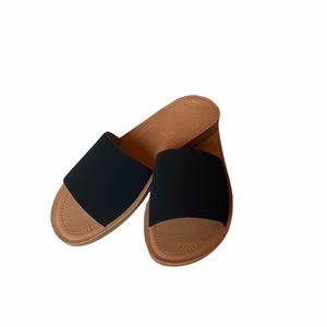 Soda Shoes Efron Black Sandals New Without Box